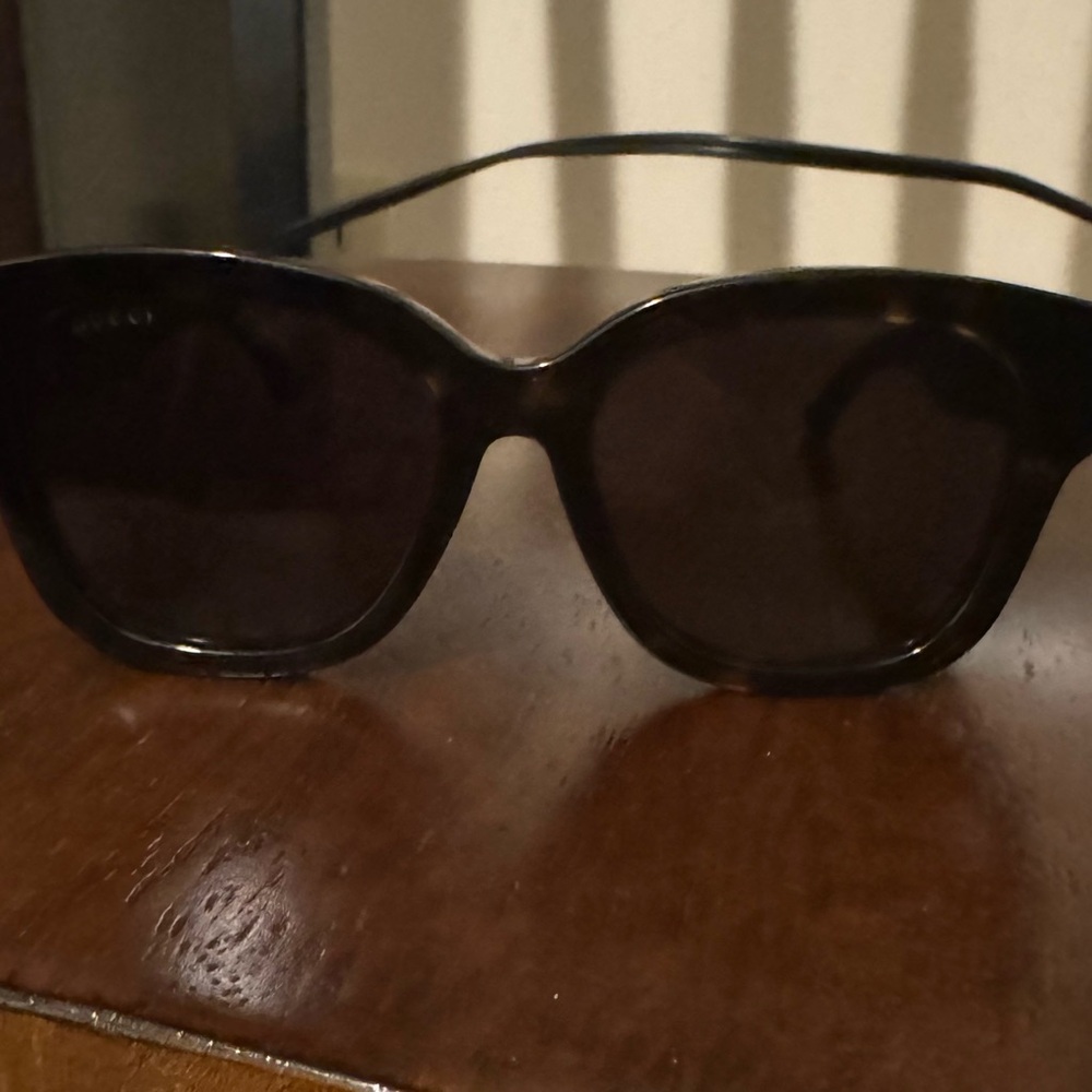 Women’s Gucci sunglasses